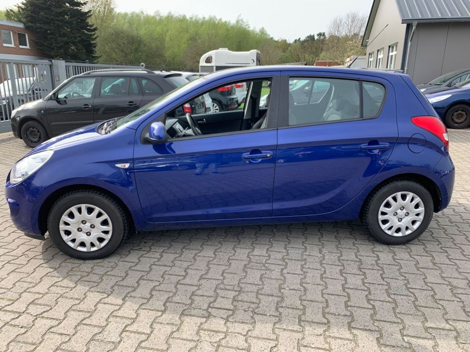 Hyundai i20 Edition + Tüv neu wenig KM in Papenburg