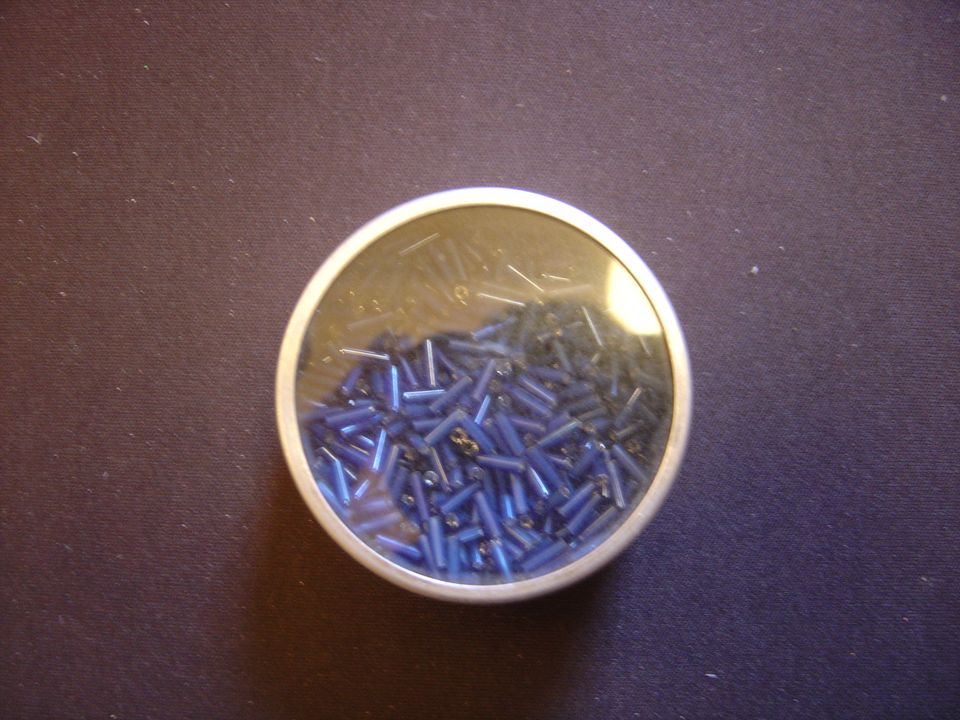 Perlen metallisch länglich Stäbchen Röhren blau 1 mm x 5 mm in Ochtrup