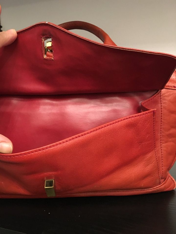 Handtasche clutch ROT Leder 70er 80er Henkeltasche Vintage retro in Berlin