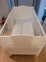 Babybett in Weiß mit Matratze und Bettbezug München - Moosach Vorschau