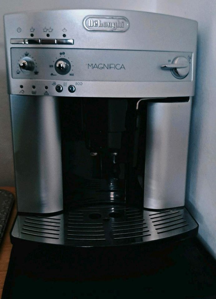 De'Longhi Magnifica ESAM 3200 Kaffeevollautomat in Hamburg