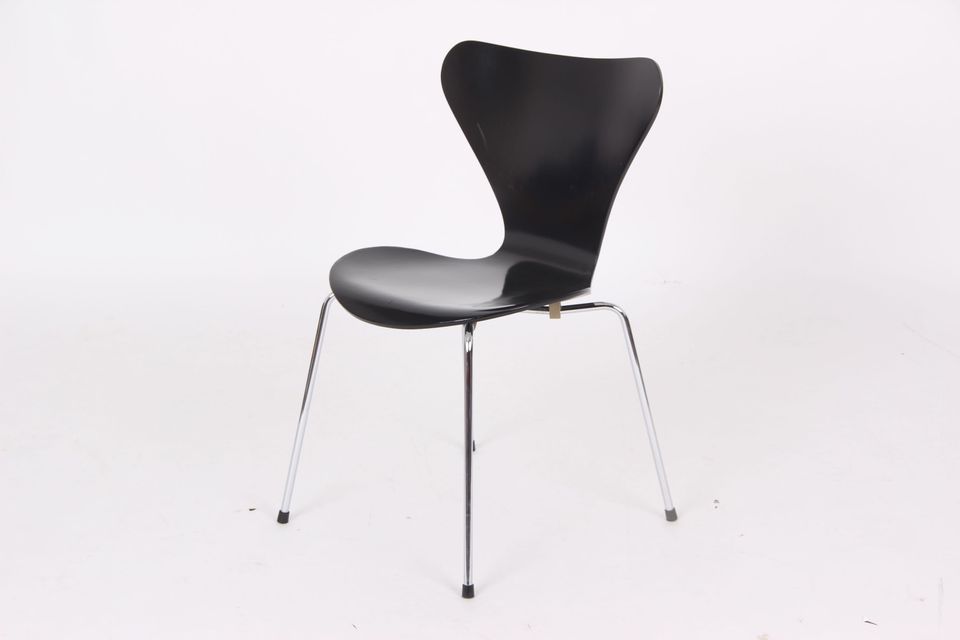 Arne Jacobsen 3107, 4 Stühle – schwarz Fritz Hansen in Harrislee