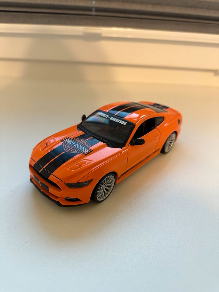 2015 Ford Mustang GT 1/24 Modellauto/Spielzeugauto in Markvippach