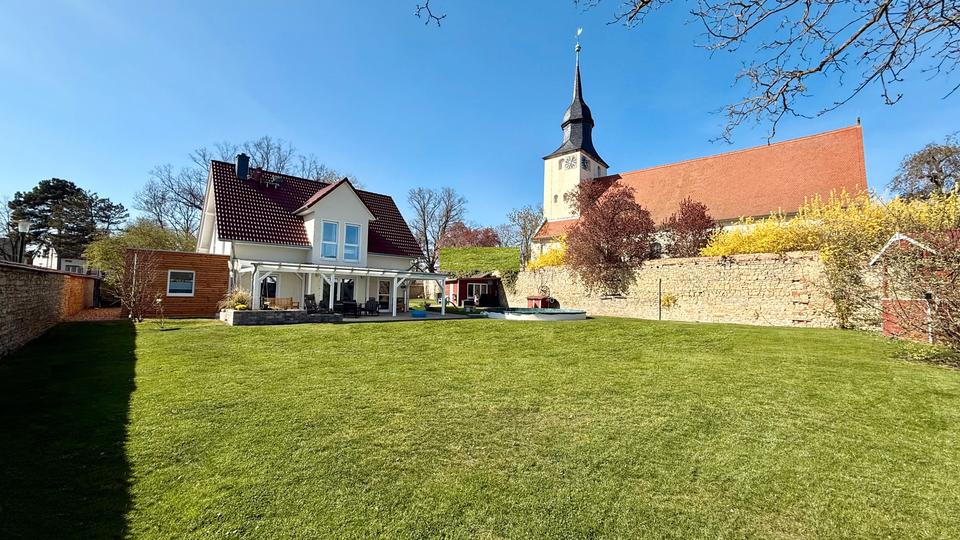 Familienfreundliches Einfamilienhaus mit großzügigem Garten in der Nähe