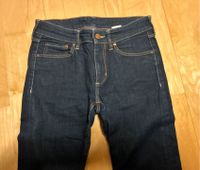 Schöne Jeans von H&M in dunklen Blau, Größe 26, Länge 32 Hessen - Reiskirchen Vorschau