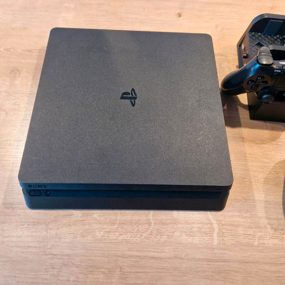 Playstation 4 PS4 3 Controller und Zubehör Top Zustand in Landshut