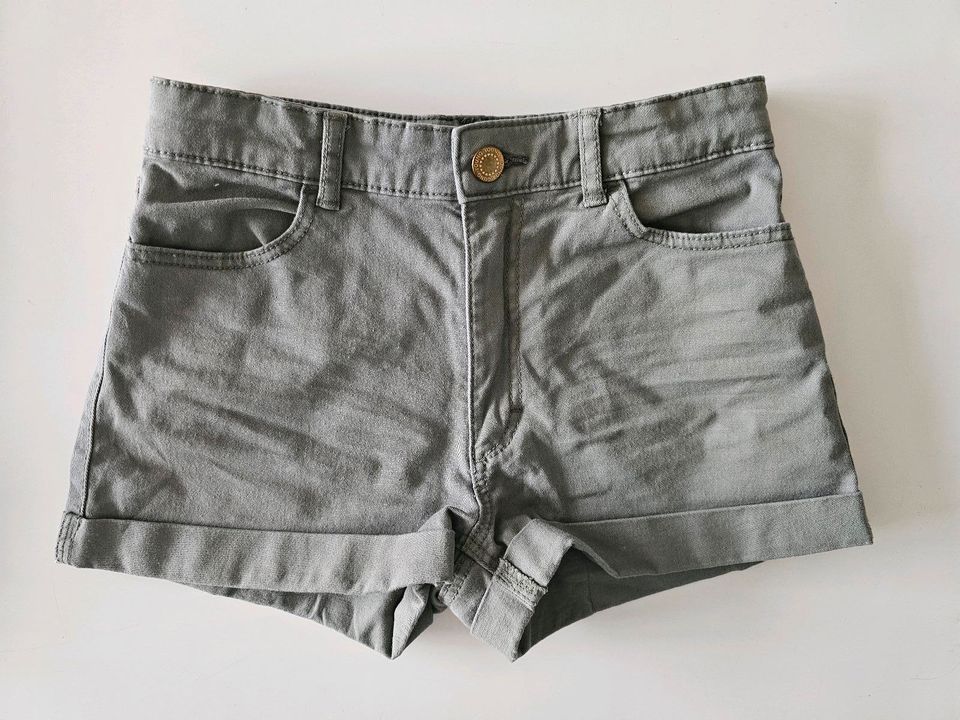 Jeans Shorts khaki Gr. 146 H&M in Düsseldorf