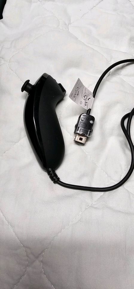 Nintendo Wii/U Nunchuk Controller in Schwarz in Erlangen