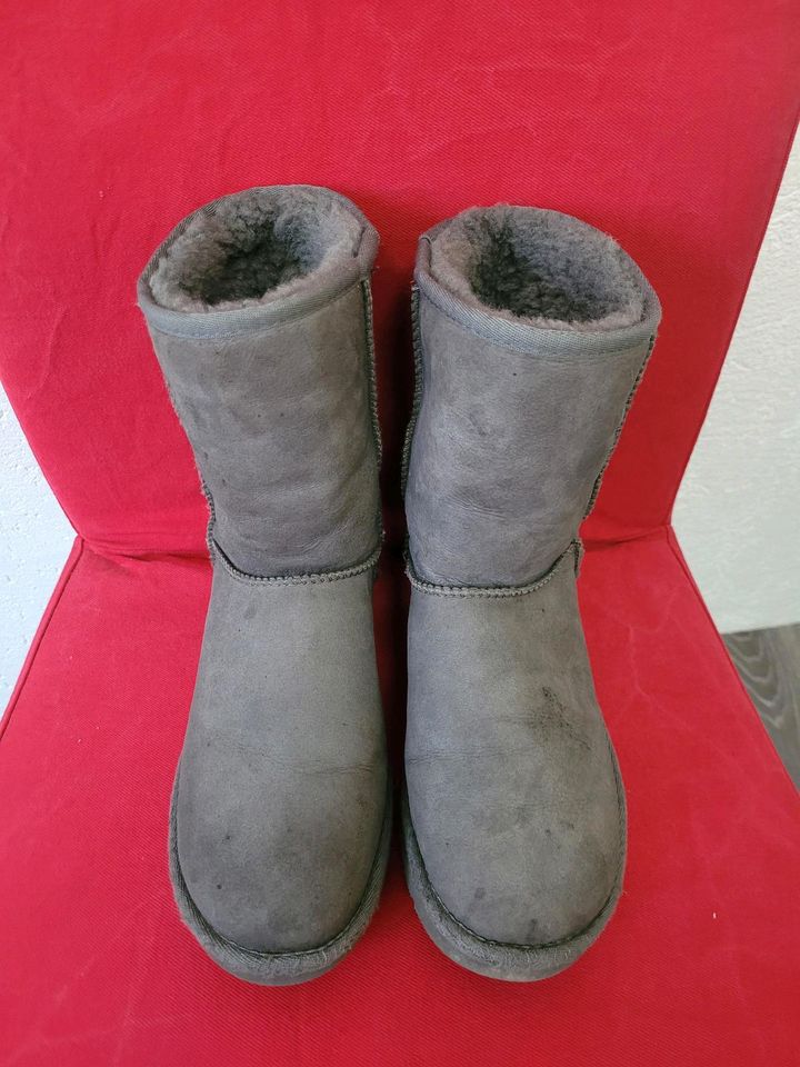 Ugg boots grau Schuhe Stiefel in Neuenrade