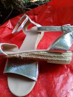 NEW LOOK, SANDALETTE, SILBER, STOFF, LEDER, GR. 39 Düsseldorf - Heerdt Vorschau