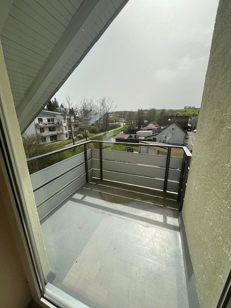 Ruhige, renovierte 4-Zimmer-Eigentumswohnung mit Balkon und KFZ-Stellplatz im Freien in Bad Wurzach! in Bad Wurzach