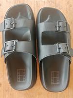 Tommy Hilfiger Sandalen / Schlappen Gr 46 Hessen - Hasselroth Vorschau