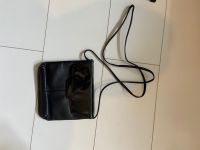 Handtasche Crossbody schwarz Lack Leder klein Vintage Mini Bag Niedersachsen - Hildesheim Vorschau