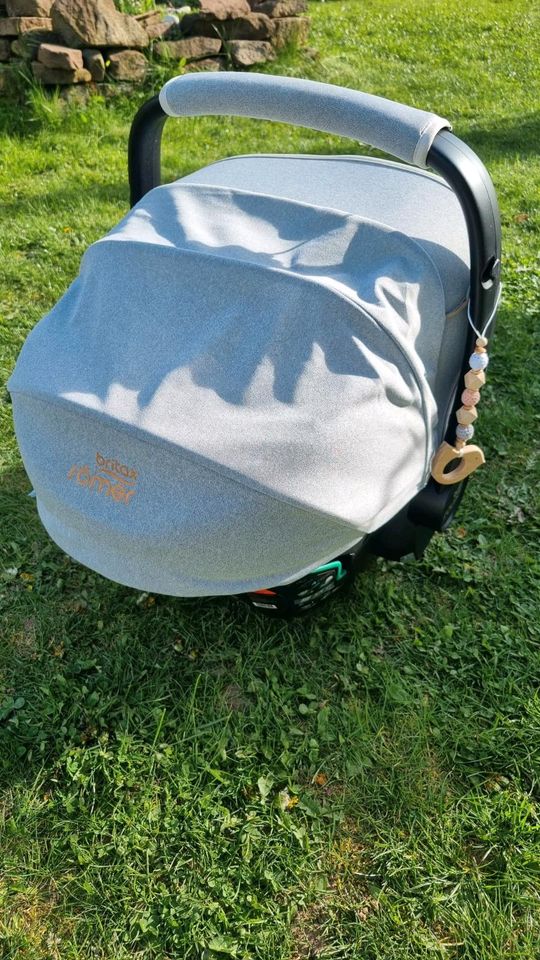 Römer Britax Babyschale iSense Babysafe in Neuhausen