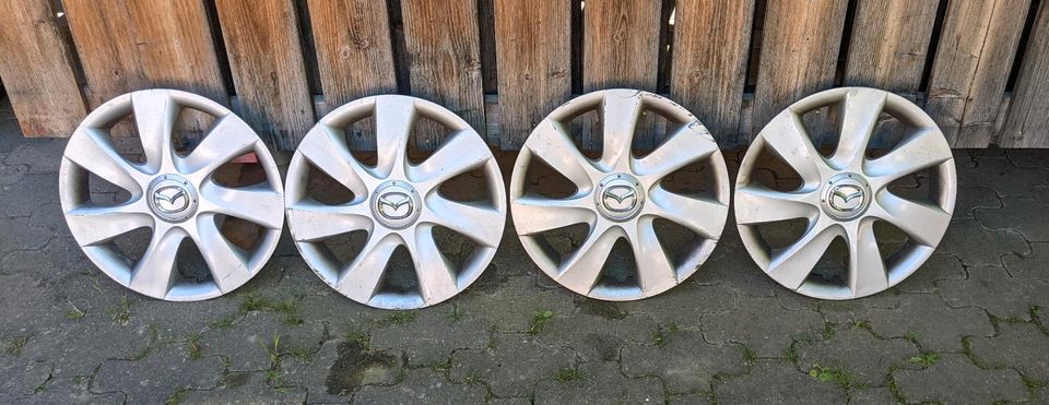 4x Original Mazda 3 15 Zoll Radkappen Radabdeckung BBP337170A in Herbolzheim