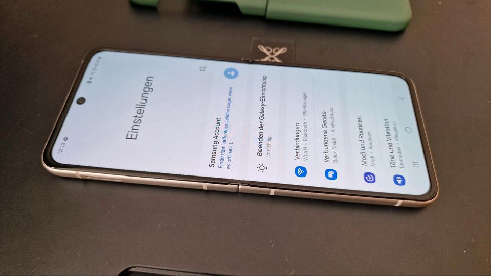 Samsung Galaxy Z Flip3 5G 256 GB Cremefarben in Bochum