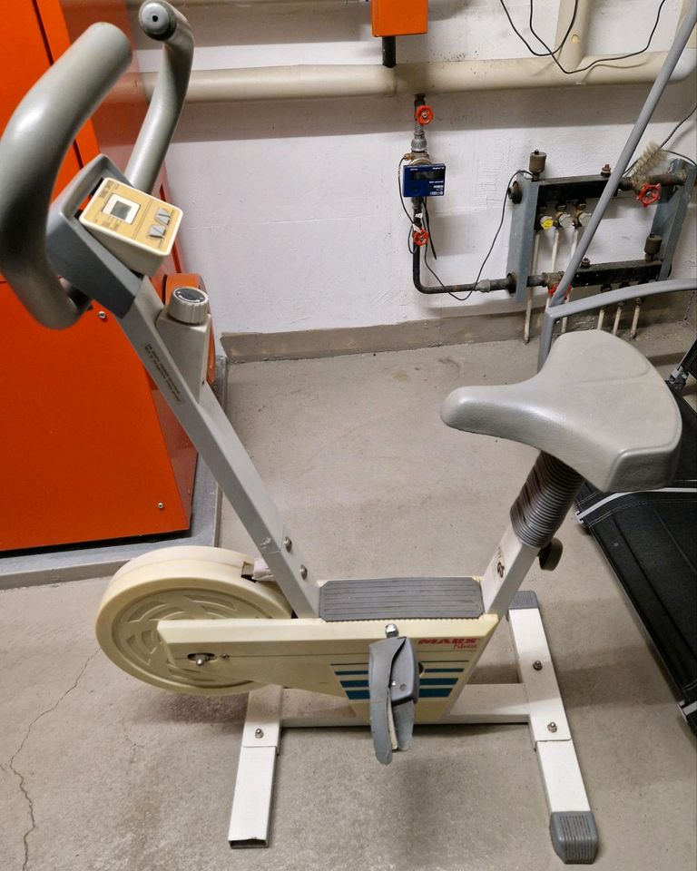 Heimtrainer Fahrrad in Waldachtal