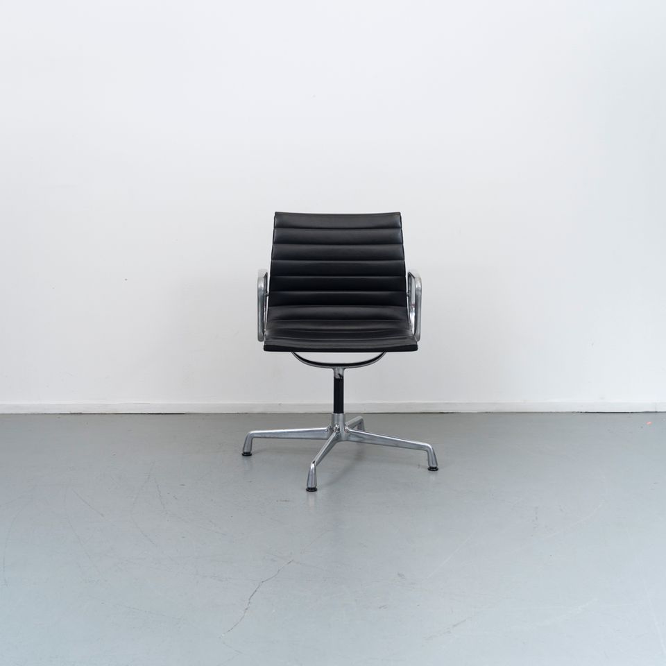 14x Vitra Eames Ea108 schwarzes Leder Chrom in Kleve