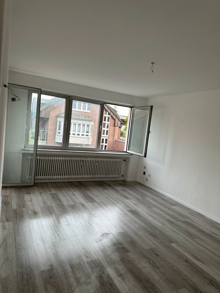 Sanierte & renovierte 3-Zimmer Wohnung mit Balkon in Langenfeld in Langenfeld