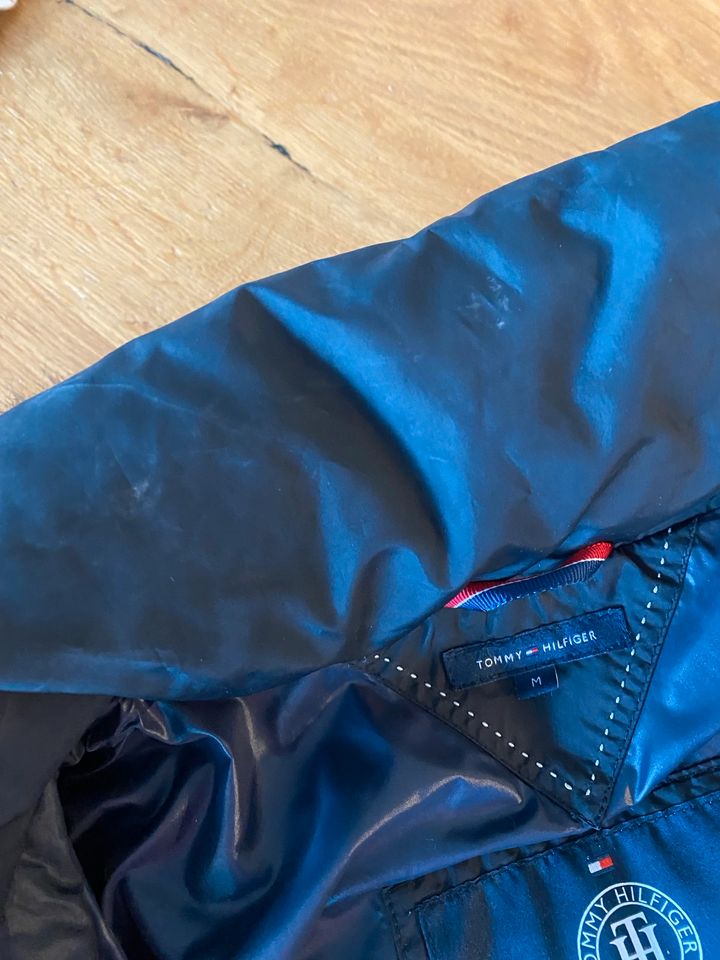 Daunenjacke Tommy Hilfiger blau/schwarz M in Merzig