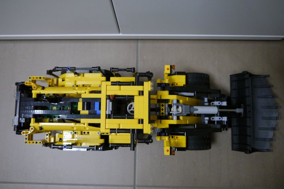 Lego Technic 42030 Volvo L350F Radlader in Krefeld