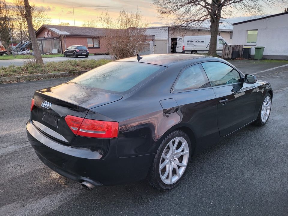 Audi A5 Coupé  3,2V6 FSI S line Quattro in Salzkotten