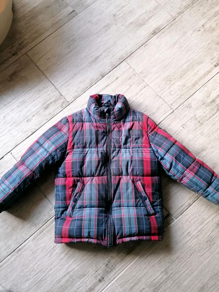 Tommy Hilfiger Daunen Jacke Gr. 122 in Westhofen