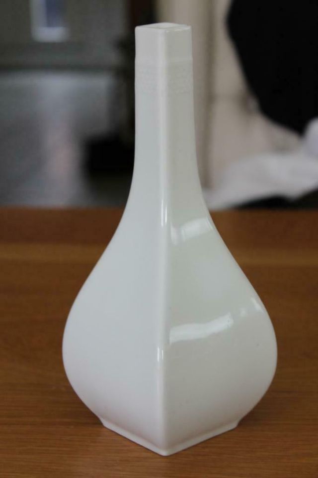 Kaiser Vase Höhe ca. 20 cm, weiß, Breite ca. 8 cm alt in Harsewinkel - Greffen