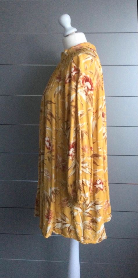 Lässiges Kleid / Minikleid senfgelb mit Blumenmuster, Gr. 46/48 in Schöllkrippen