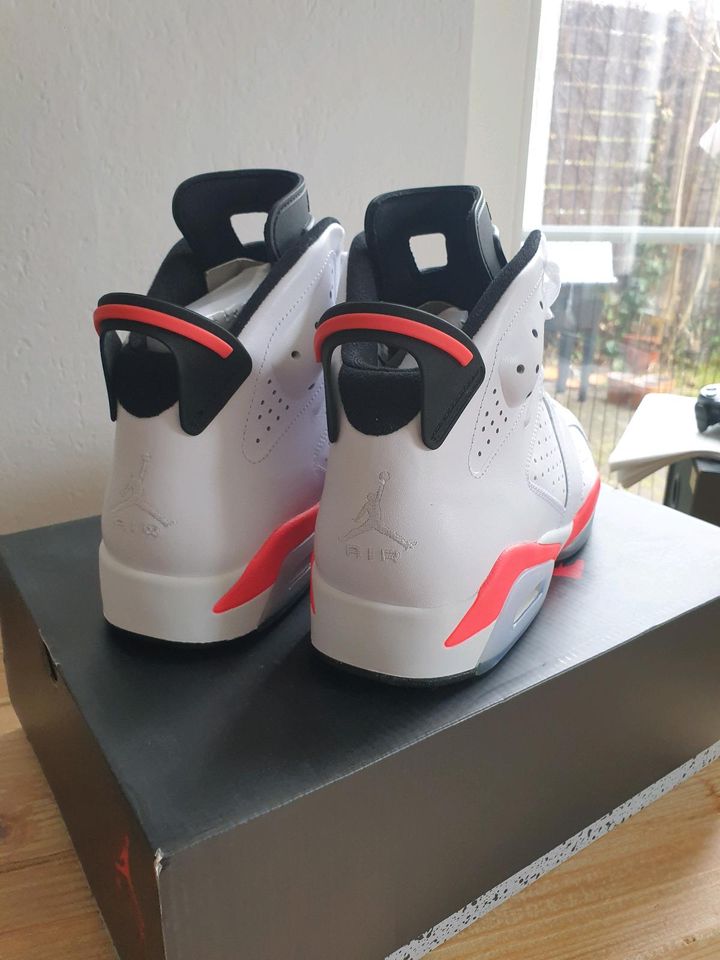 Nike Air Jordan 6 VI, Retro, white infrared black , 44.5 Neu, OVP in Berlin