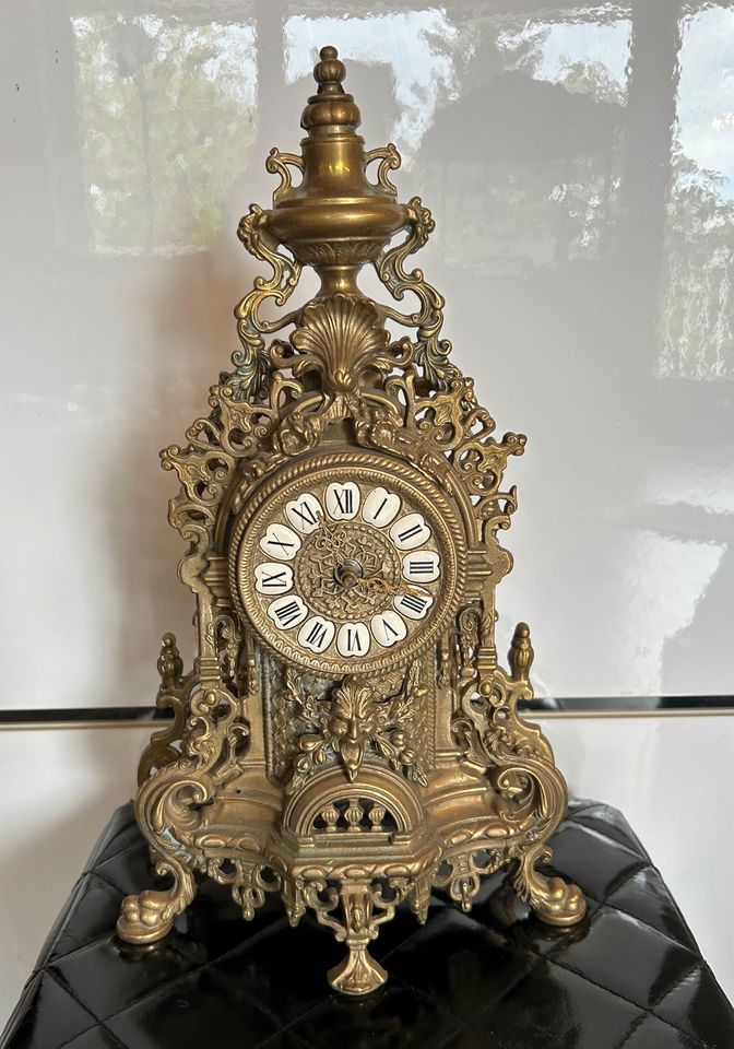 Messing Uhr Tischuhr Kaminuhr Antik Barock in Bonn