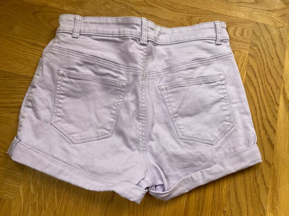 H&M Shorts in Flieder Gr 170 in Frankenberg (Sa.)