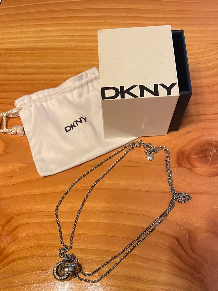DKNY Kette Halskette Silber Ring Anhänger in Thüringen - Erfurt | eBay  Kleinanzeigen ist jetzt Kleinanzeigen