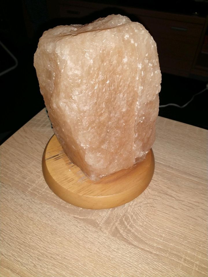 Salz Kristall Lampe in Ehningen