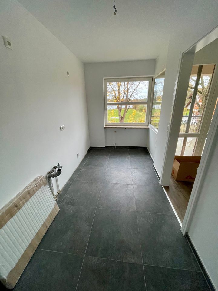 KERNSANIERTE  3-Zimmer Wohnung,  mit Tiefgarage, 2 Stellplätzen, Lift und Balkon in Schwerin