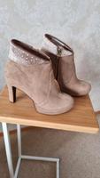 Tamaris Schuhe Heart Sole Absatz beige ankle boots Schleswig-Holstein - Eckernförde Vorschau