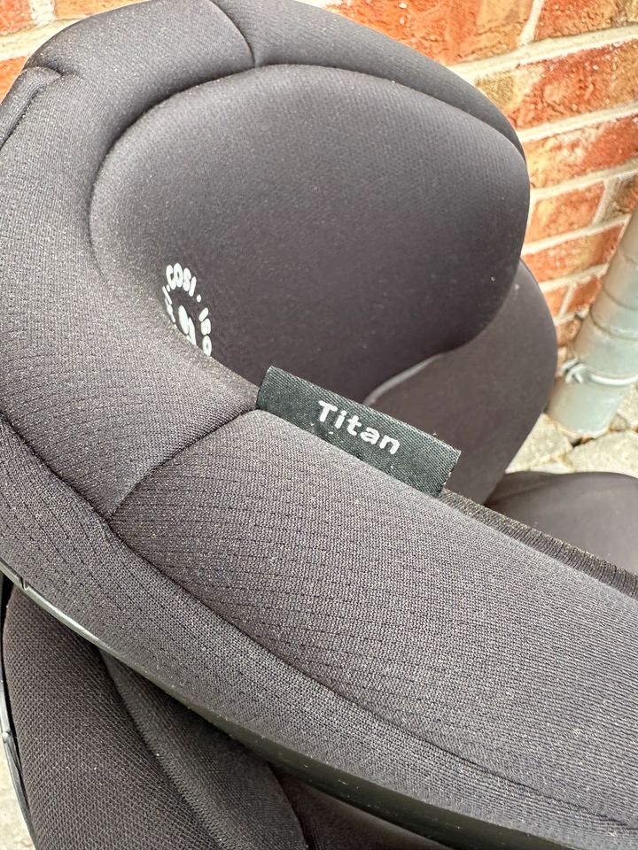 Maxi Cosi Titan Basic Kindersitz Schwarz Autositz in Moorrege