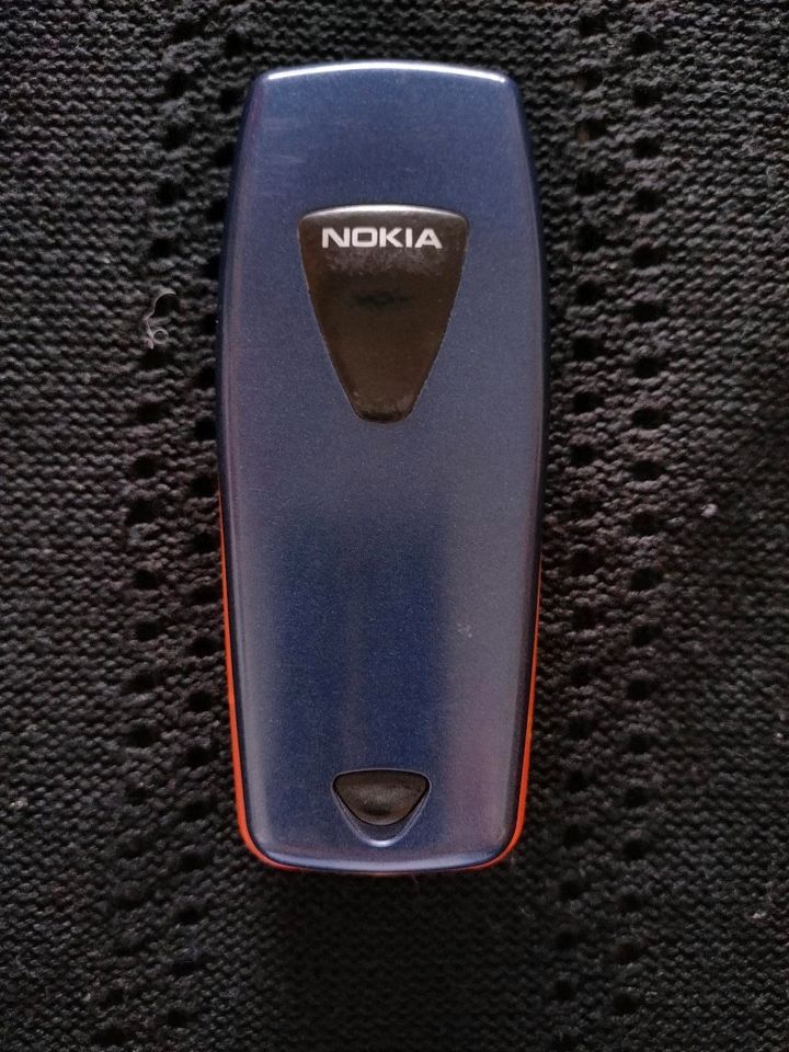 Vintage Nokia Handy blau orange mit Kabel funktioniert in Eichenau