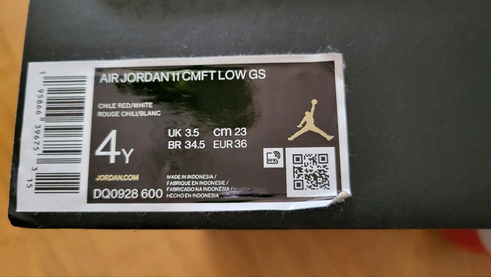 Air Jordan 11 CMFT low gs Gr. 36 Basketball Hallenschuhe rot in Velbert