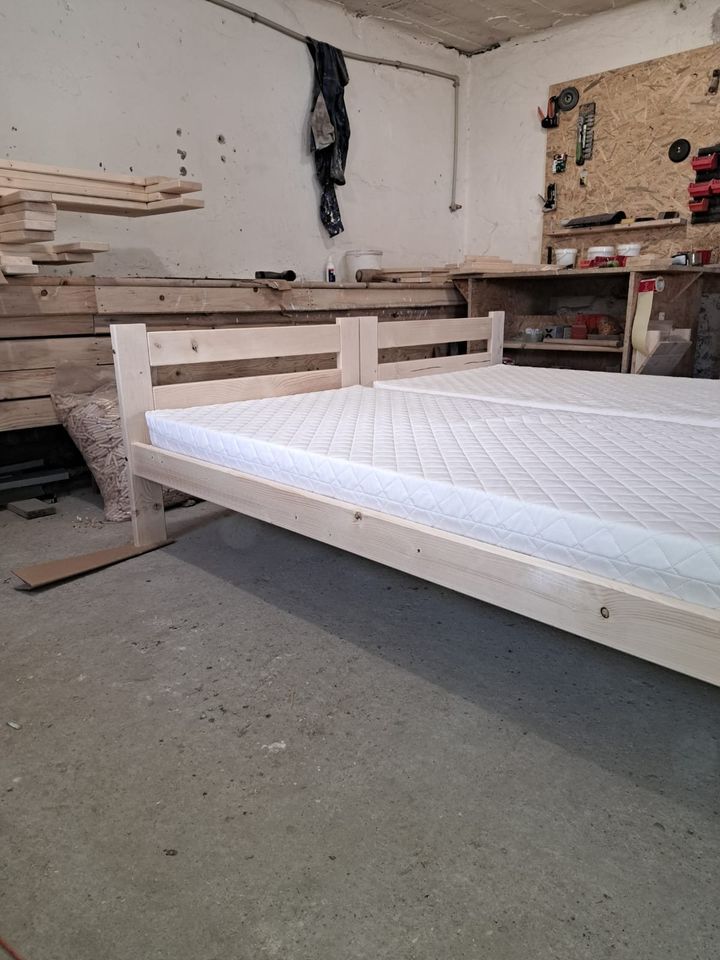 120x200cm Neue Holzbett + Lattenrost Bett Massivholzbett in Schweitenkirchen