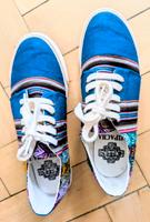 Blaue Sneaker mit bolivianischem Ethnolook, Mipacha Bonn - Nordstadt  Vorschau
