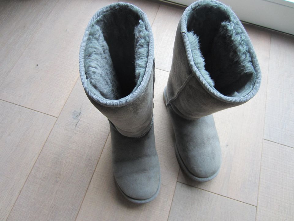 UGG Boots Classic Tall grau Schuhe Stiefel Winterschuhe gefüttert in Mannheim