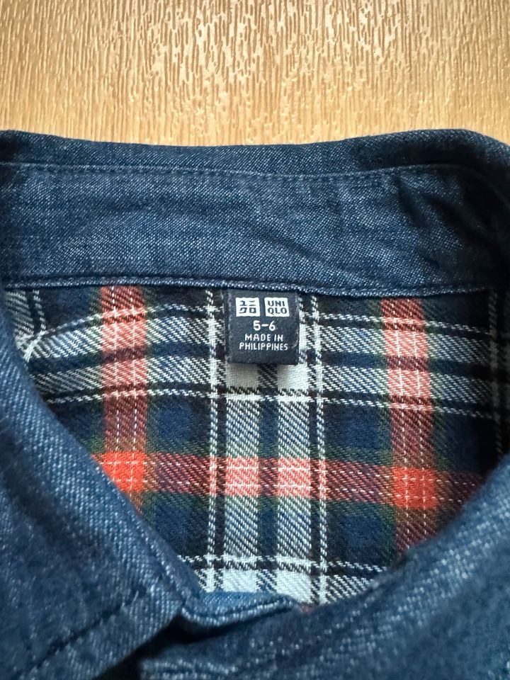 Uniqlo Jeanshemd Hemd neuwertig blau 5-6 120 in Berlin