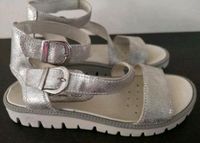 Primigi Leder Mädchen Schuhe Sandalen Größe 34 Klettverschluss Nordrhein-Westfalen - Neuss Vorschau