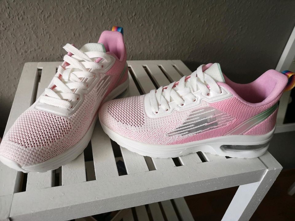 Sneaker rosa weiß Gr. 37 in Magdeburg