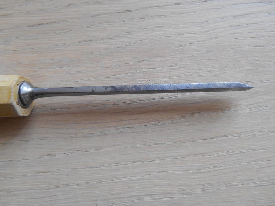 Werkzeug für Holz bearbeitung, Marke BONUM, Stechbeitel, 7 mm in Marburg