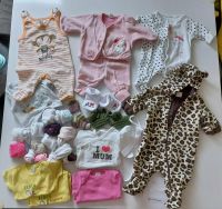 Babykleidung (Strampler, Bodys, Hosen, Mützen, Kleider,...) Gr 50 Bayern - Niederwerrn Vorschau