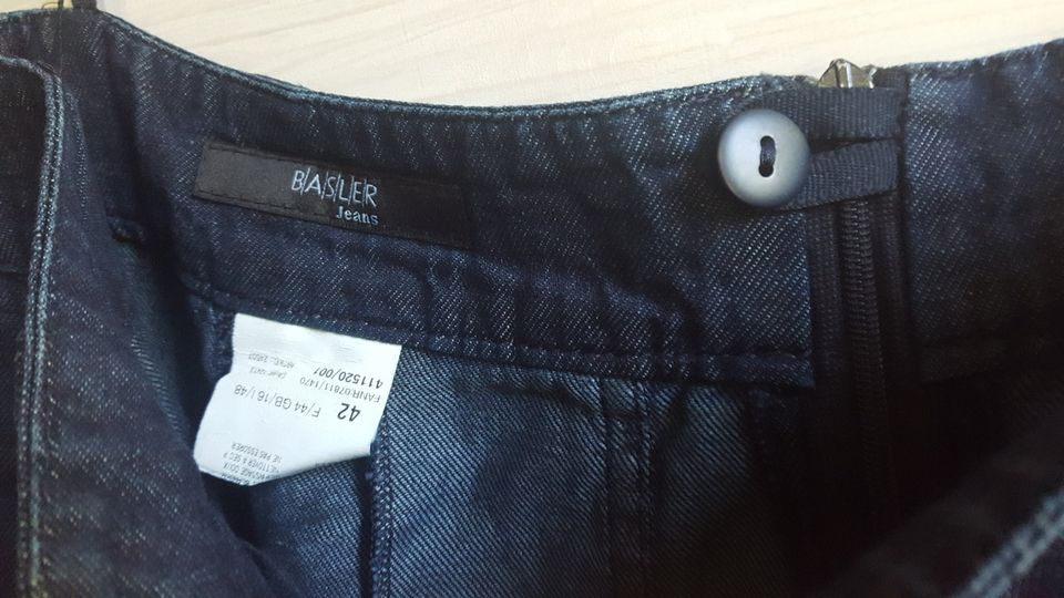 Basler Jeans Rock dunkelblau Gr40/42 (42) *top* in Eltville