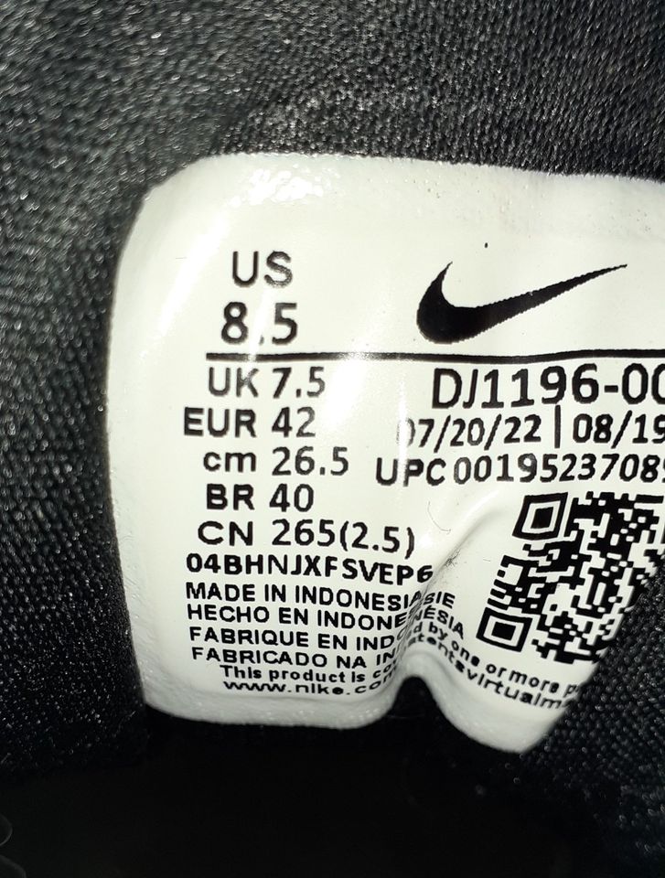 Nike Sportschuhe in der Größe 42 (UK: 7,5)! in Siegbach