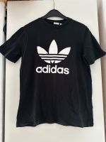 Schwarzes Adidas T-Shirt Gr. 40 Niedersachsen - Bakum Vorschau